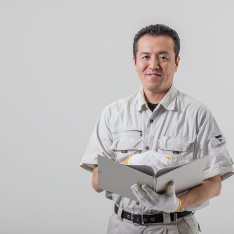 作業服の男性